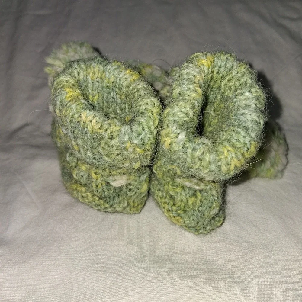 Hand Knit Green Baby Booties Newborn‎ Infant Pom Pom Shoes